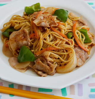 ピーマンと玉ねぎのスタミナ焼きそば