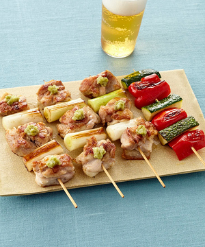 焼きとりとカラフル野菜の串焼き