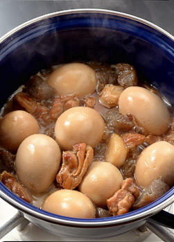 鶏とこんにゃく入りゆで卵のこってり煮