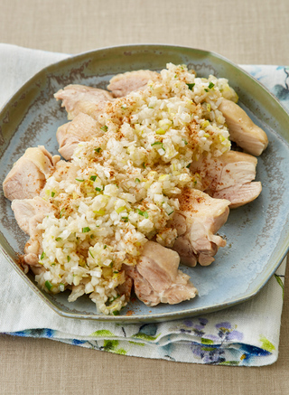 蒸し鶏の五香粉ねぎソース